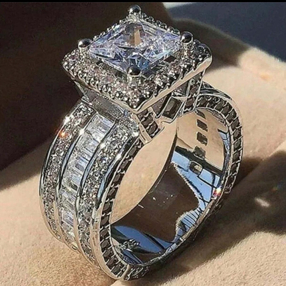 DENKAYS PRINCESS CUT RING - Picture 4 of 16